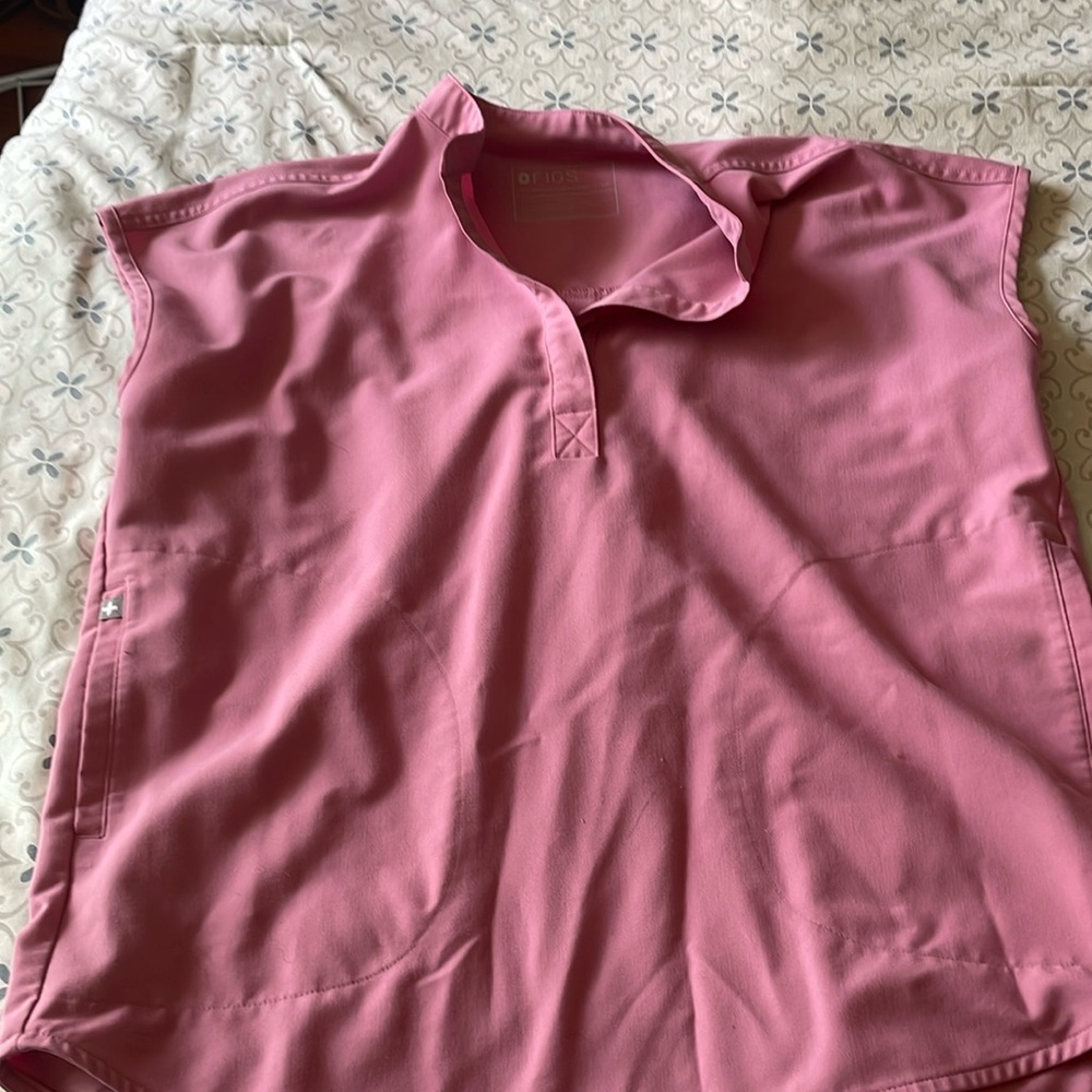 Figs scrub top XS